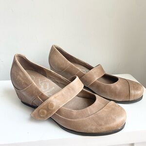 OTBT Victorville Mary Jane leather wedges tan